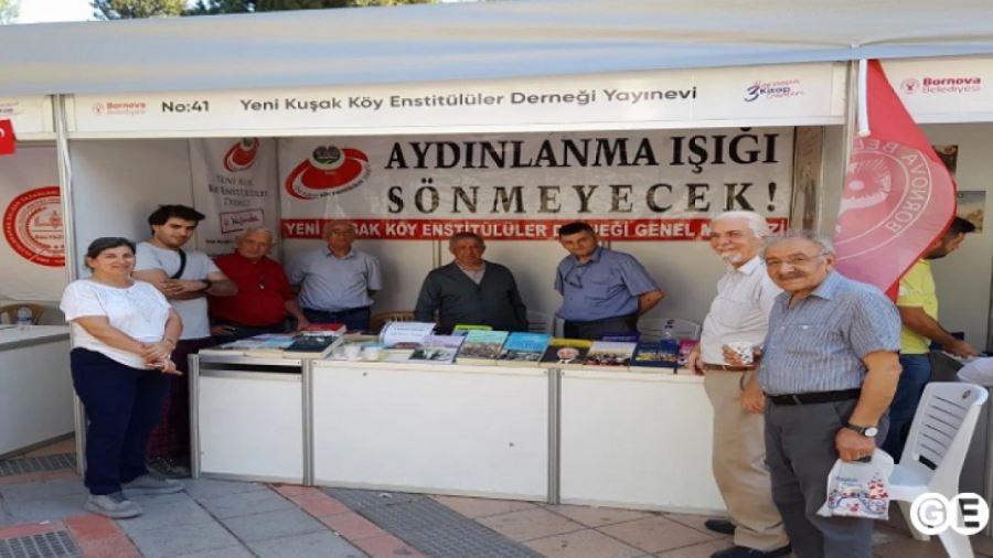 96 YAŞINDAKİ EMETLİ ÖĞRETMEN KİTAP YAZARAK MESLEĞİNİ SÜRDÜRÜYOR