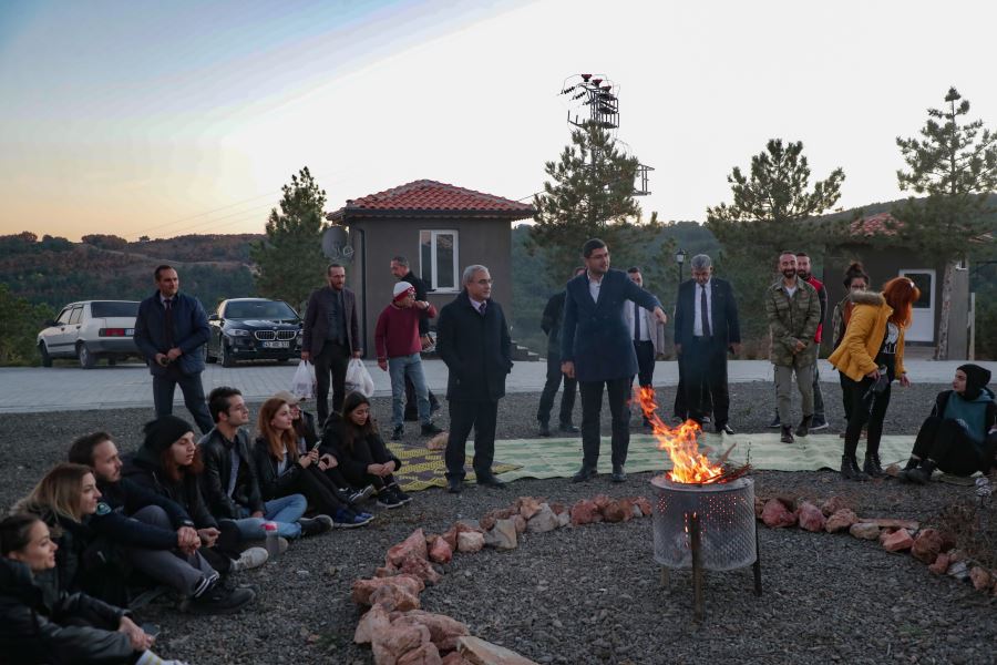 KÜTAHYA BELEDİYE BAŞKANI ALİM  IŞIK GENÇLERLE KAMPTA BİR ARAYA GELDİ