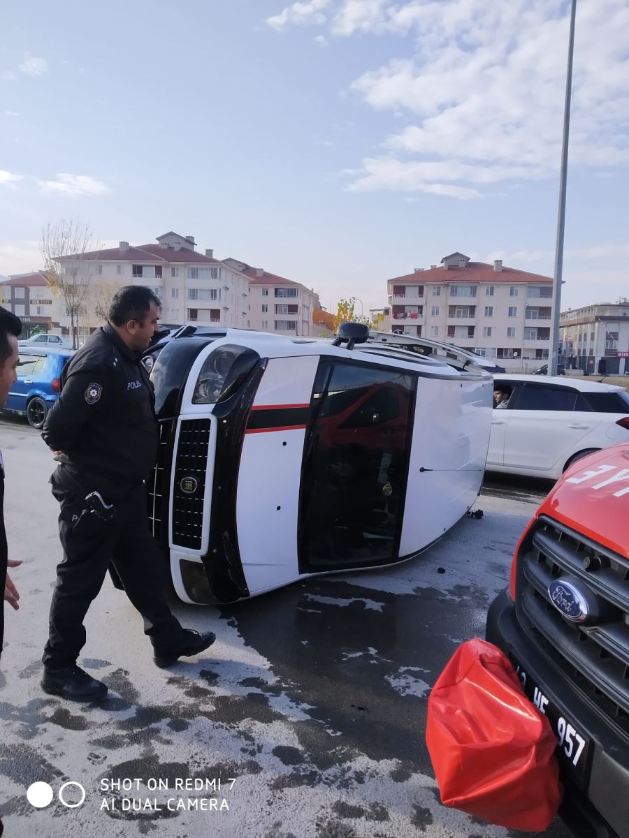 Sporkent köprülü kavşakta trafik kazası 