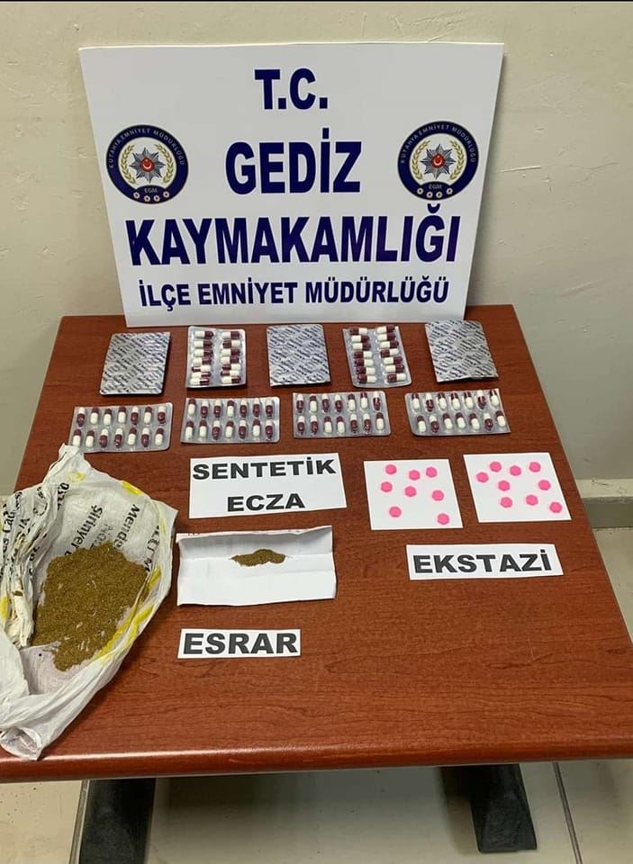 Gediz’e Uyuşturucu Sokmaya Çalışan 5 Şüpheli Gözaltına Alındı