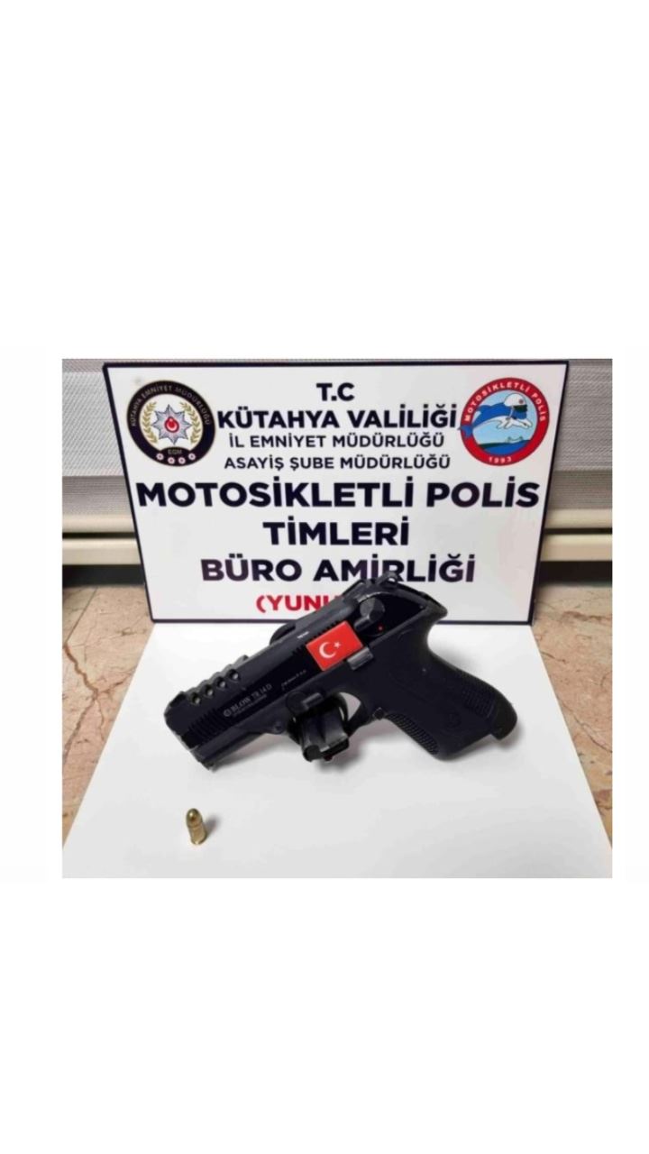 Polisi görünce silahı yere  atıp kaçan 3 kişiden 1