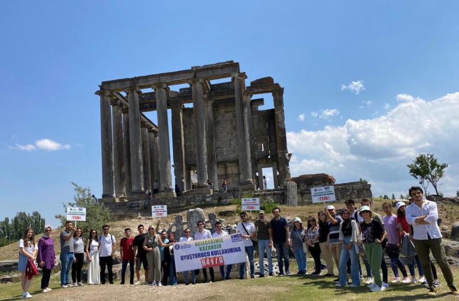 UMER GENÇLERİMİZLE ÇAVDARHİSAR GEZİSİNDE BULUŞTU