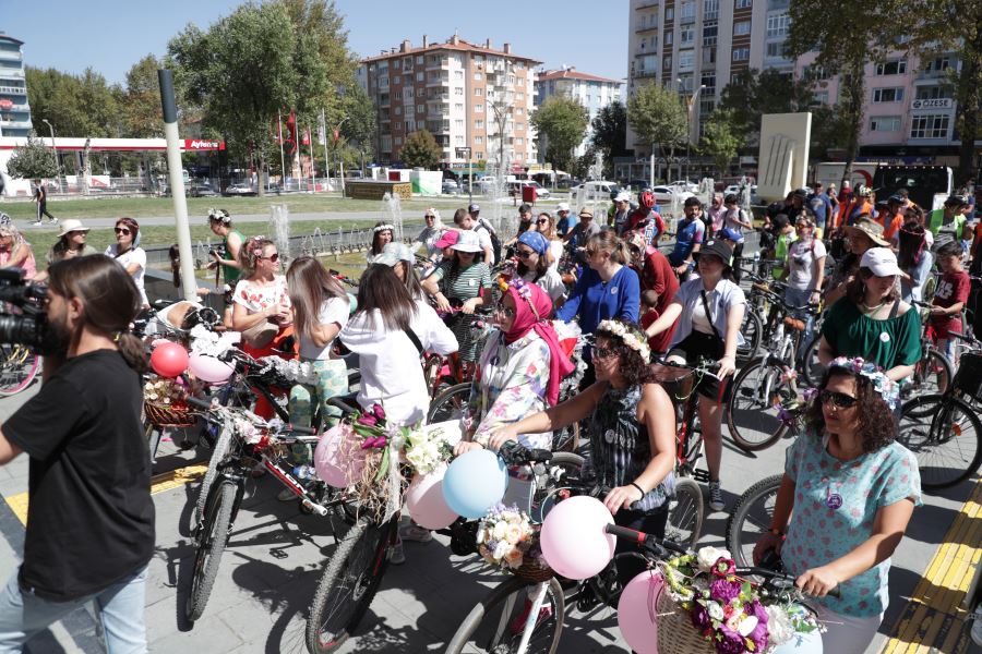 KÜTAHYA’DA BİSİKLET VE UÇURTMA ŞÖLENİ