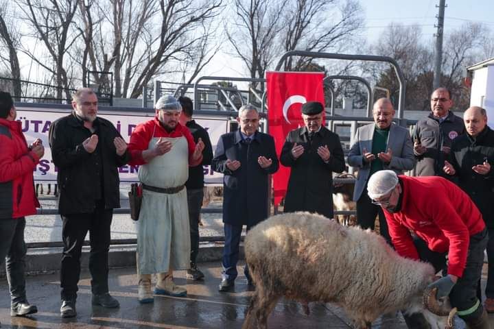 Kütahya’dan deprem bölgesine 600 küçükbaş,12 büyükbaş hayvan kesilip gönderilecek