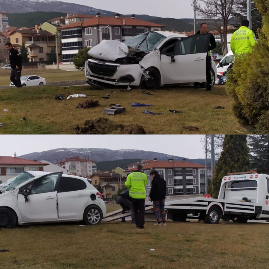 Kütahya-Afyon yolu trafik kazası:1 yaralı